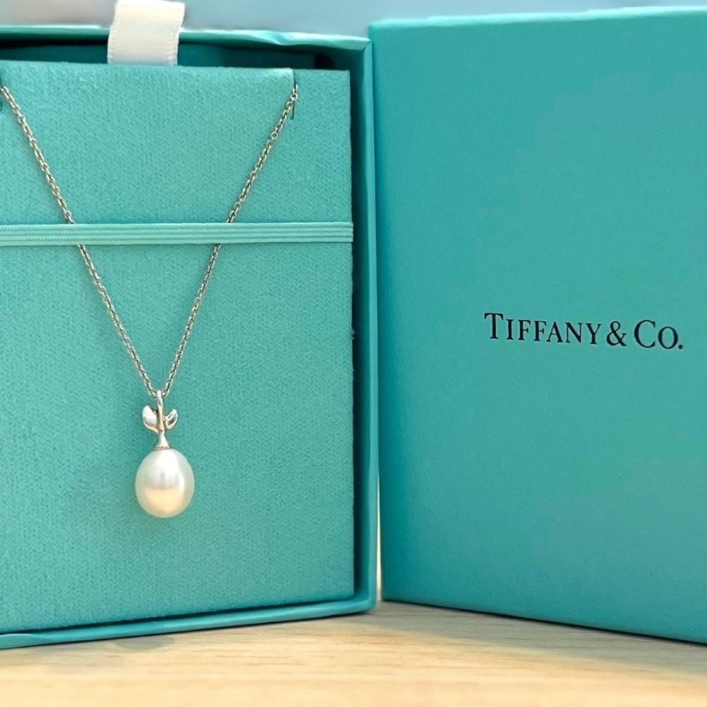 Tiffany & Co. Olive Leaf Pearl Pendant